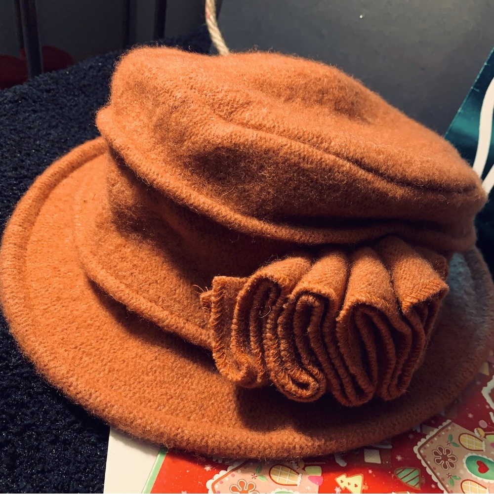 NWT Cute ADORA Angora Soft Cap in Warm color for Fall.  Smaller Size Head❣️